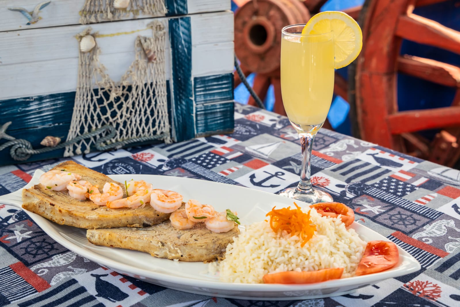 Albacora c/ camarón salteado y locos